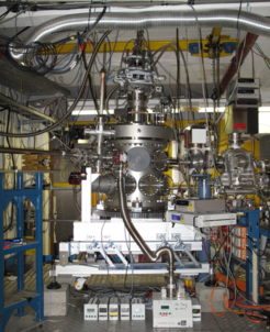 UHV diffractometer end station (the photo was taken at DORISIII by Dr. Buchholz). The end station is capable of performing resonant x-ray scattering (RXS) as well as coherent diffraction experiments.