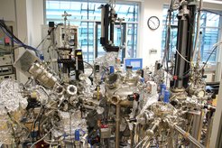 Ultra-high-vacuum system at the MPI CPfS Dresden. The complex, unique construction combines sample preparation and characterization, e.g. by means of angle-resolved photoelectron spectroscopy, as well as transport measurements, without leaving the high-purity UHV conditions. This way, contamination of the sample surface between the various measurements can be avoided.