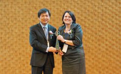 Dr. Jyuo-Min Shyu, Minister of Science and Technology, and Prof. Dr. Claudia Felser