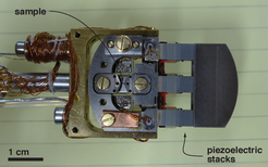 Photograph o a strain-tuning apparatus