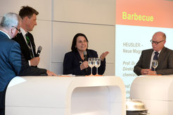 Prof. Reimund Neugebauer, Präsident der Fraunhofer-Gesellschaft ; Prof. Ralf Wehrspohn, Direktort FhI IWM Halle ; Prof. Claudia Felser, Direktorin MPI CPfS Dresden ; Prof. Martin Stratmann, Präsident der Max-Planck-Gesellschaft (v. l. n. r.)