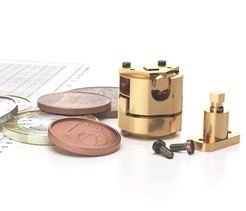 Fig.1) The world’s smallest high-resolution capacitive dilatometer: A sample is clamped between the two plates of a capacitor whose capacitance changes when the sample expands or contracts. This change in capacitance can be measured very accurately. The dilatometer enables to measure changes in length of ΔL ≈ 10-11 - 10-12 m which are about hundred times smaller than the separations of the atoms in the crystal lattice. The scientific instrument can be operated from room temperature down to 10 mK.