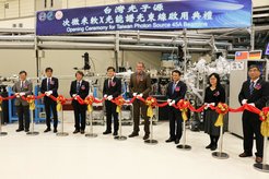 Dr. T. Prinz, the German Ambassador in Taiwan (center) and one-to-the-left, Prof. Y.-C. Hsu, Deputy Minister of the Taiwan Ministry of Science and Technology