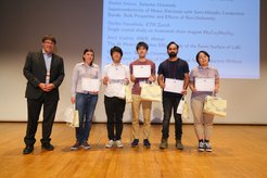 Maja Bachmann (second from left) got the prize for her poster entitled ‘Spatially modulated heavy-fermion superconductivity in CeIrIn5’.