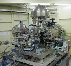 MPI CPfS end station located at the Taiwan beamline in SPring8 (Japan): 1) Vertical MBS analyzer; 2) Horizontal MBS analyzer; 3) KB mirror and monochromator; 4) 4- axes cryomanipulator; 5) Preparation Chamber