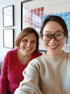 Dr. Qingge Mu (rechts) und Prof. Dr. Claudia Felser
