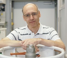 Walter Schnelle - Seminar Festkörperchemie: Some remarks on electrical and thermal measurements 