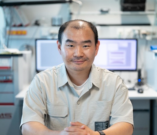 Changjiang Yi - Two-dimensional devices and physics Changjiang Yi - Two-dimensional devices and physics